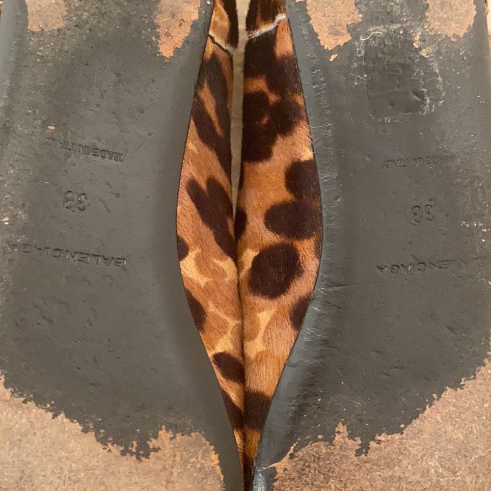 Balenciaga Paris Leopard flat shoe with gold accents - Picture 3 of 4